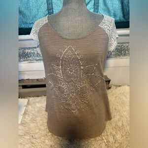 ⭐️ 3 for $20.00 SALE Women’s top